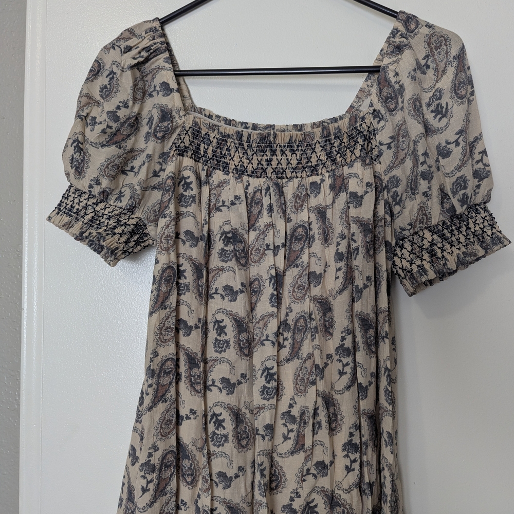 Elegant Paisley Print Smocked Dress - Picture 2 of 4